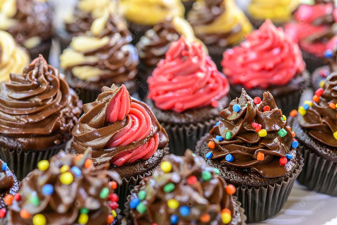 Bolos De Copo Doces Tradicionais De Festa De Aniversário Imagem JPG