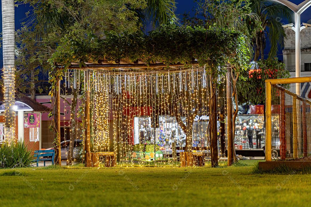 Praça de São José na Cidade de Cassilandia Decorada Para o Natal Imagem JPG