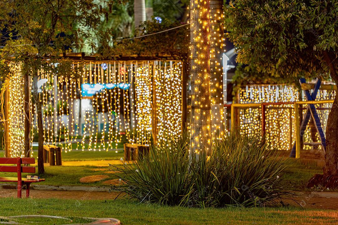 Praça de São José na Cidade de Cassilandia Decorada Para o Natal Imagem JPG