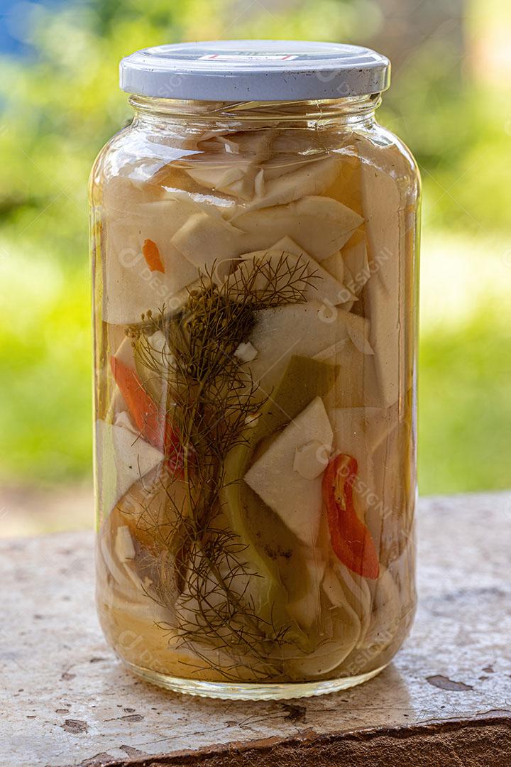 Guariroba Preserva em um Recipiente de Vidro Imagem JPG