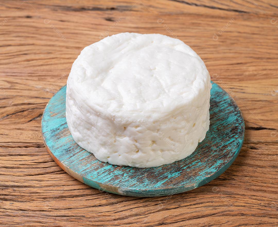 Queijo Fresco, Típico Queijo Branco Fresco Brasileiro Sobre Madeira Imagens jpg