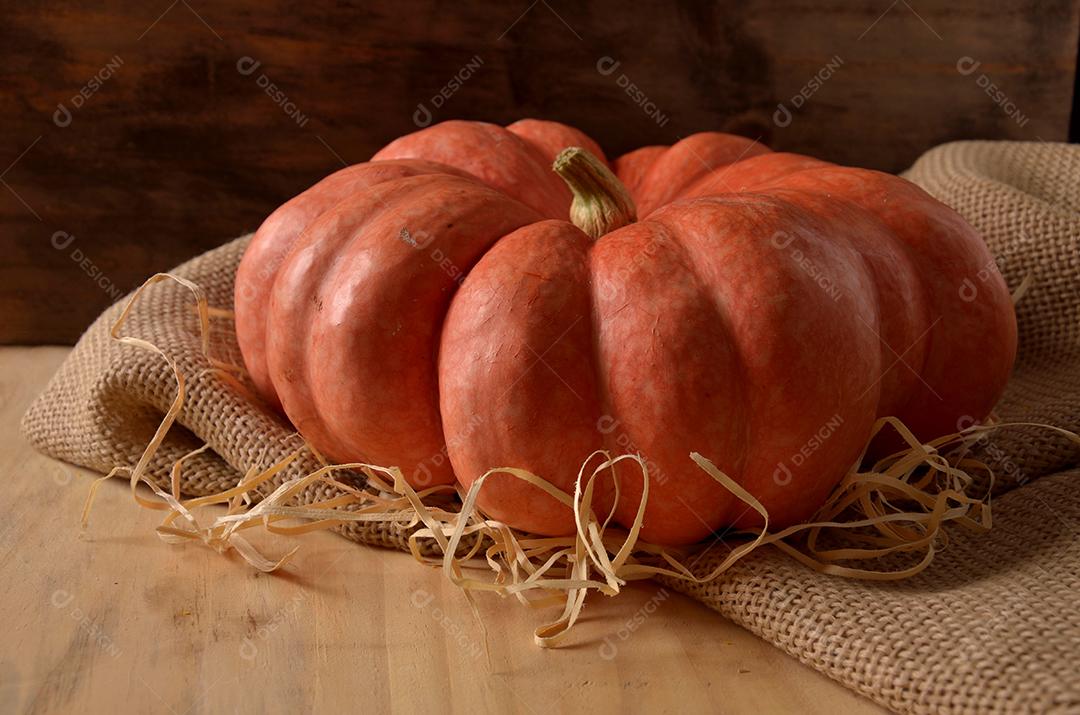 abóbora moranga madura em ambiente rural em close