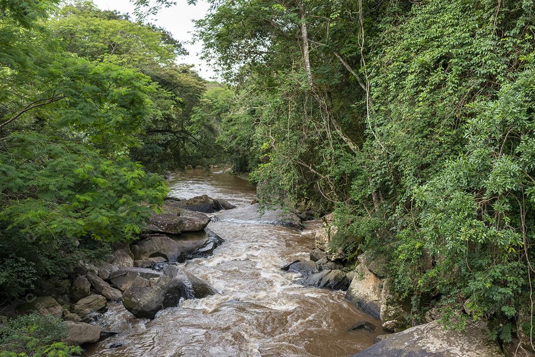 Rio Aiuruoca Imagem JPG