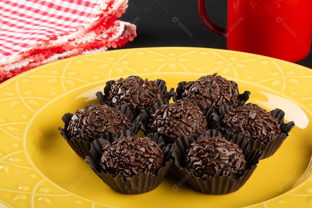 Brigadeiro Tradicional Chocolate Doce Brasileiro Chocolate Granulado Imagem JPG