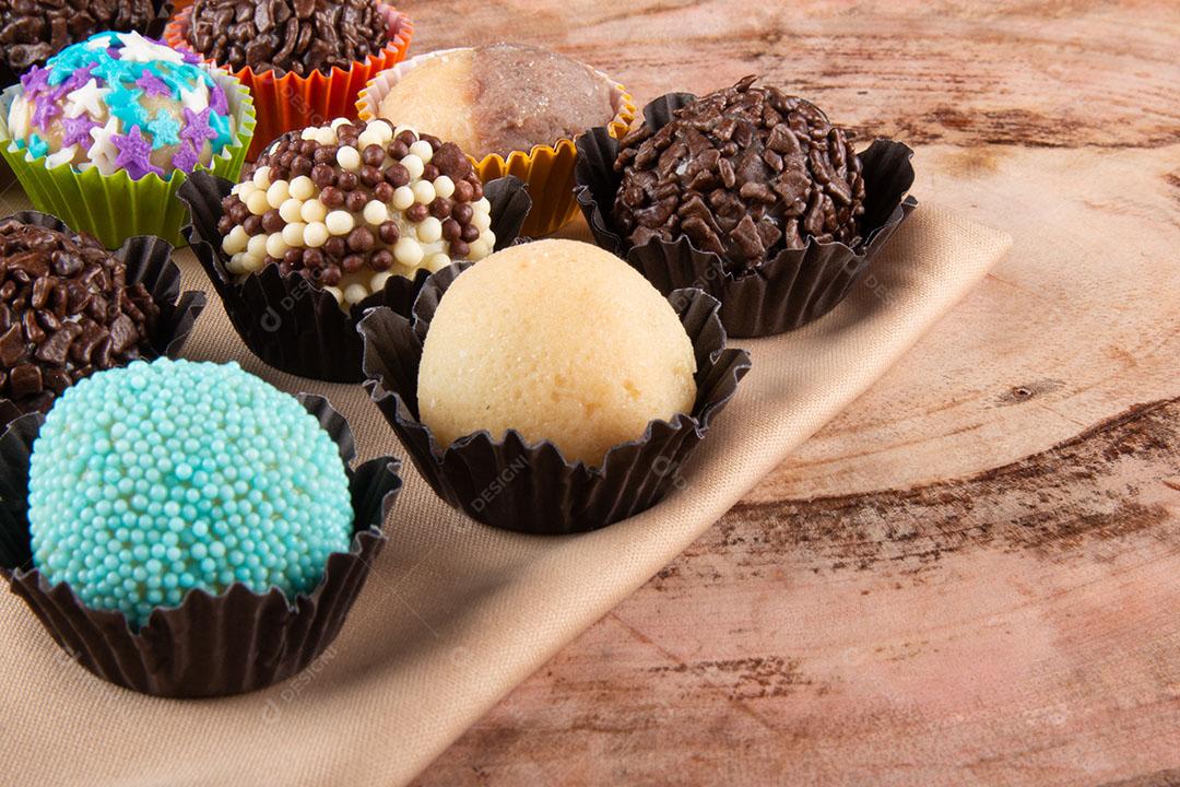 Brazilian Traditional Sweet Brigadeiro Assorted Sweets for Party Imagem JPG