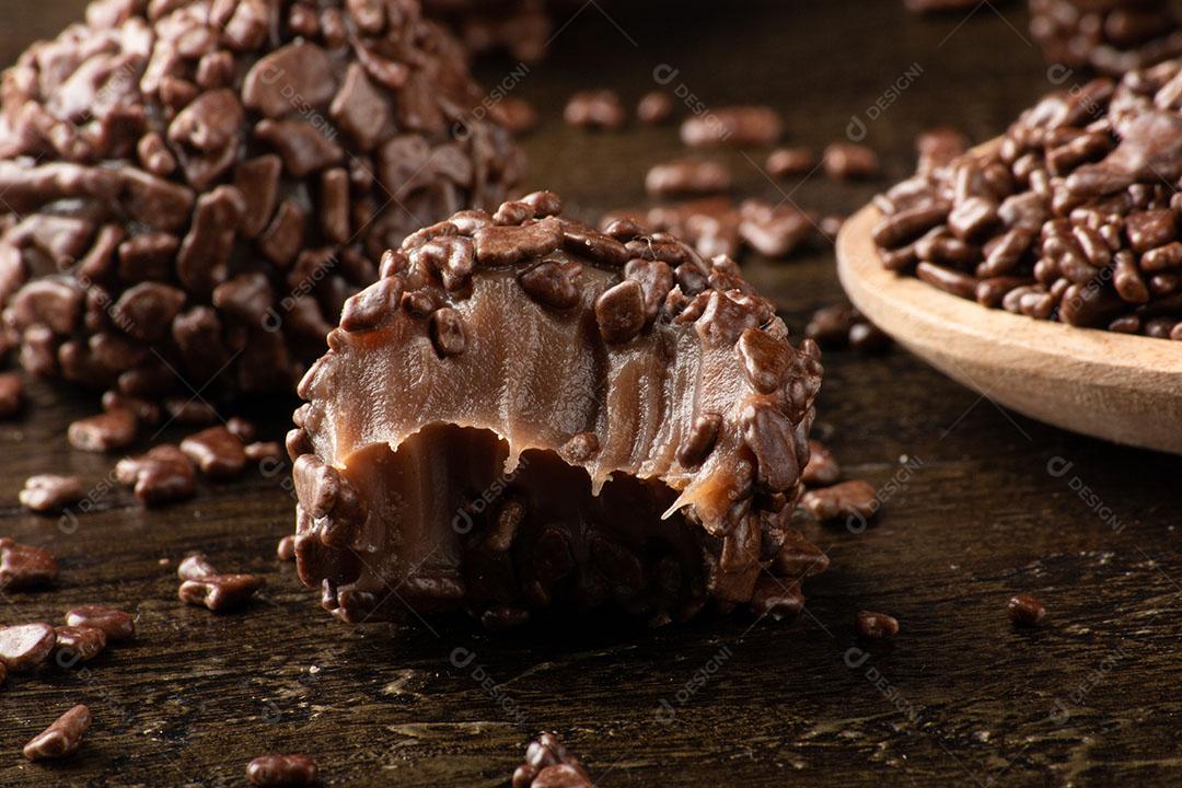 Colher de Pau Granulado Chocolate Imagem JPG