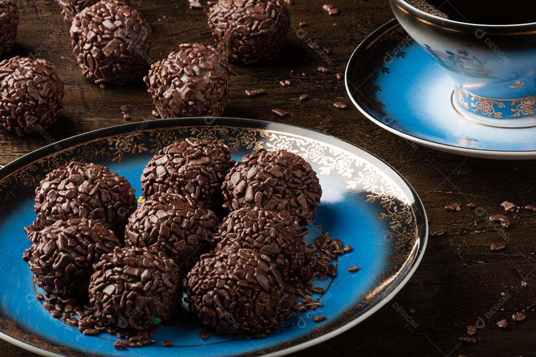 Colher de Pau Granulado Chocolate Imagem JPG