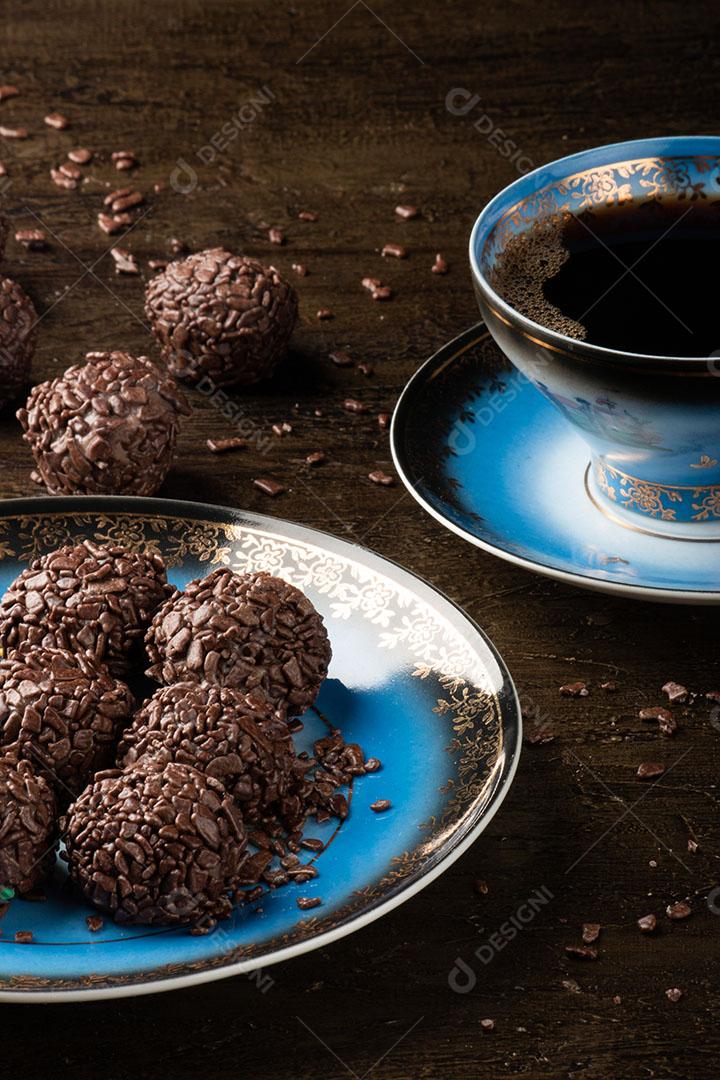 Colher de Pau Granulado Chocolate Imagem JPG