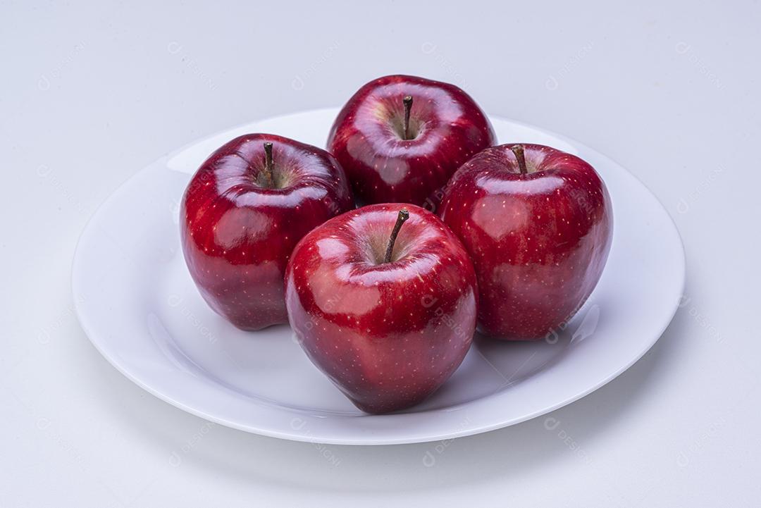 Maçãs Em Prato Branco Imagem JPG