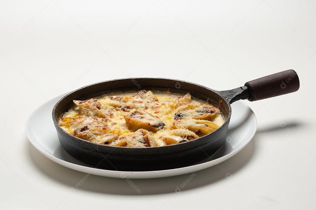 Massa Conchiclione Recheada Com Filé de Quatro Queijos Imagem JPG