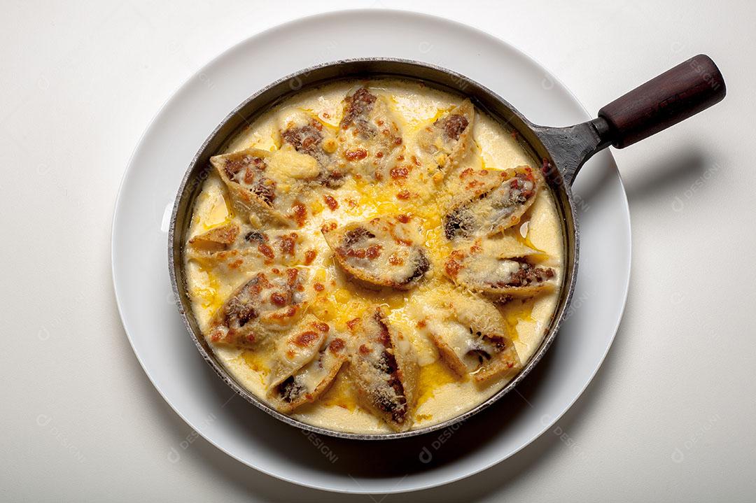 Massa Conchiclione Recheada Com Filé de Quatro Queijos Imagem JPG