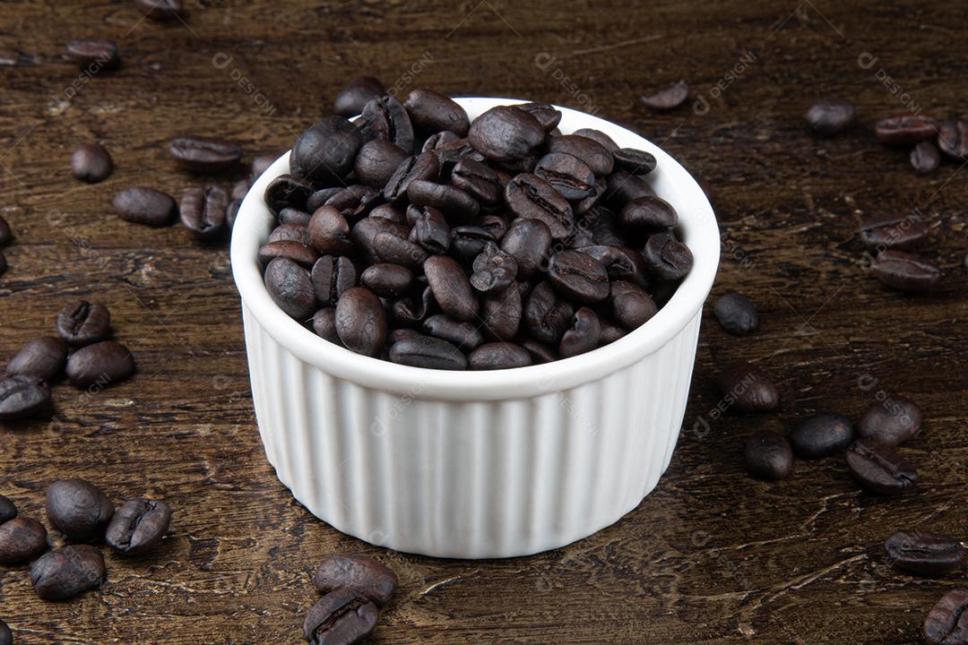 Grãos de Café Torrados Em Tigela Branca Imagem JPG