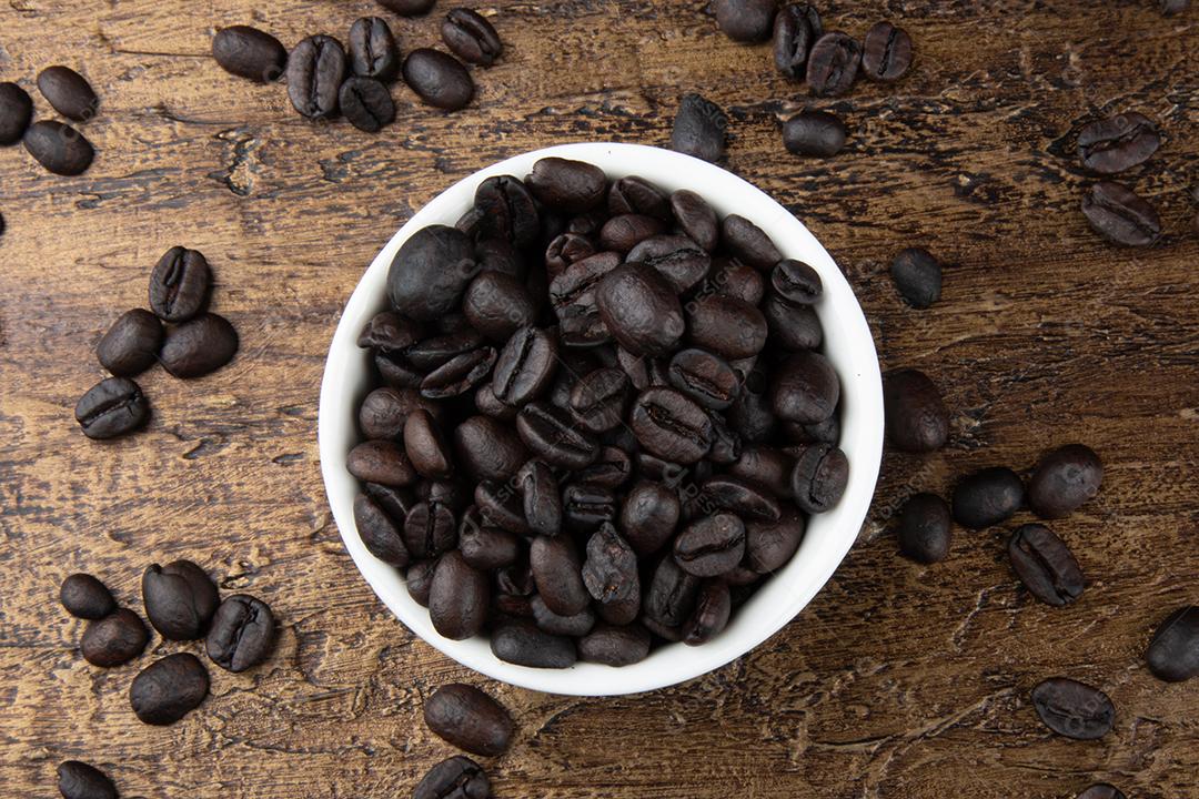 Grãos de Café Torrados Em Tigela Branca Imagem JPG