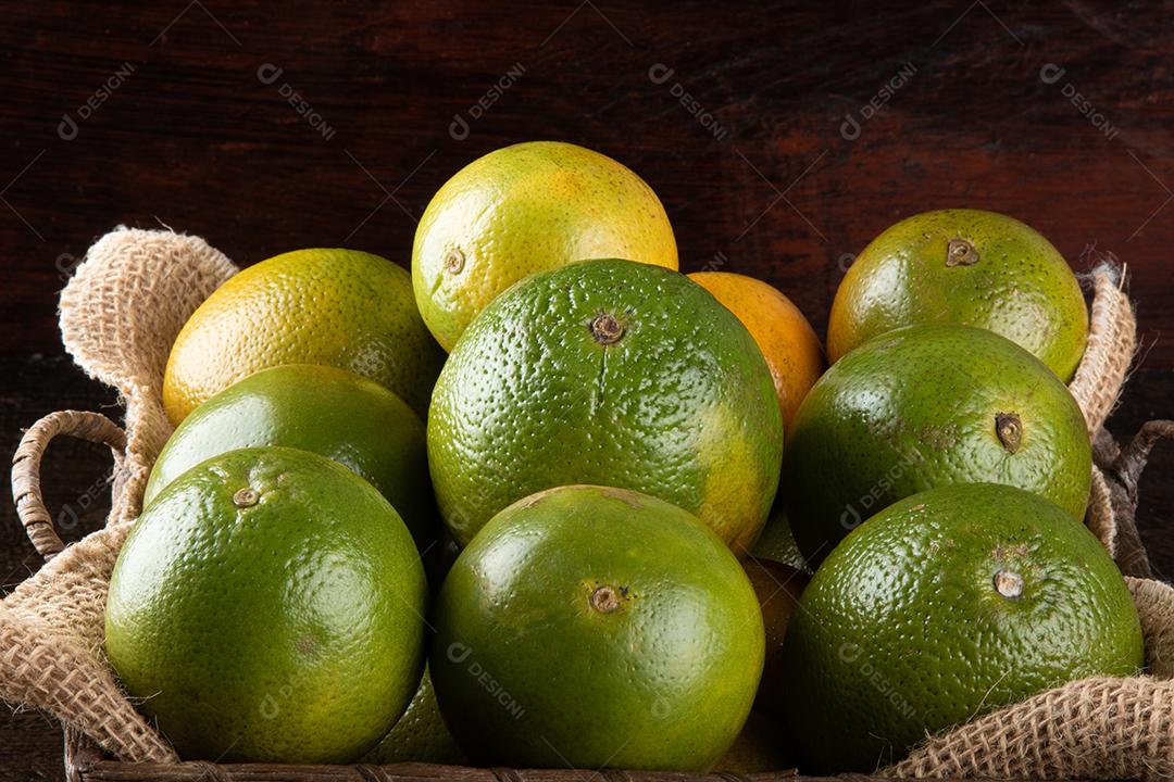 Fruta Laranja na Cesta Frutas Tropicais Imagem JPG