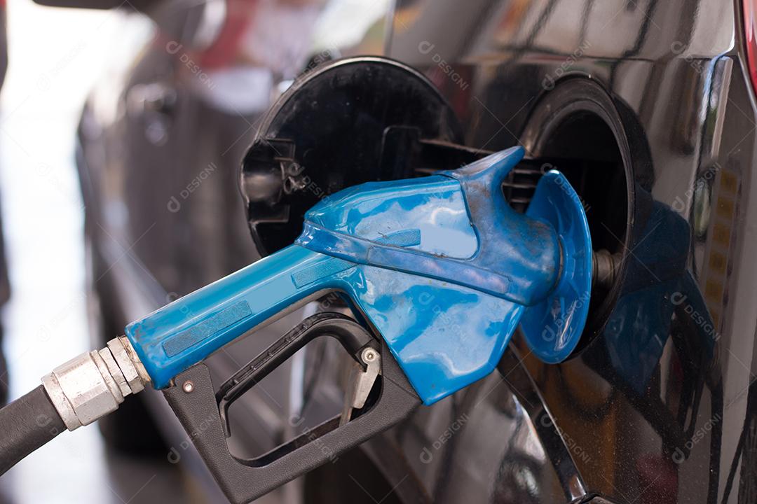 Fazendo Abastecimento Com Gasolina Em Veículo Em Posto de Combustível Imagem JPG