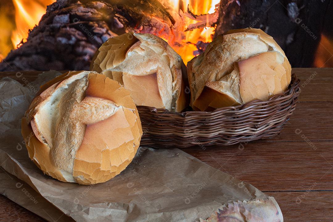 Foto Pão Fresco na Padaria Rústica Com Forno Tradicional