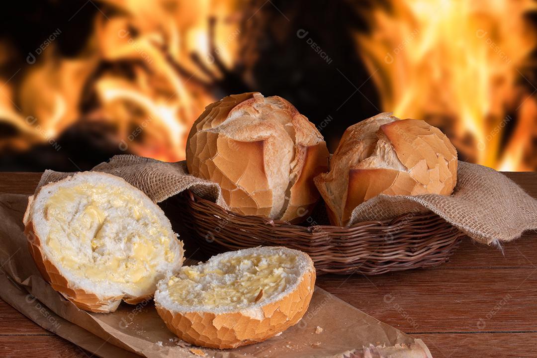 Foto Pão Fresco na Padaria Rústica Com Forno Tradicional