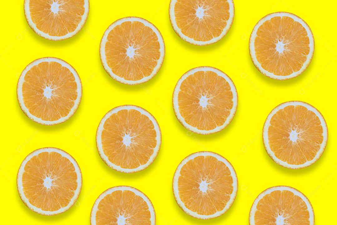 Laranjas Cortadas Em Pedaços Textura Fundo Amarelo Imagem JPG