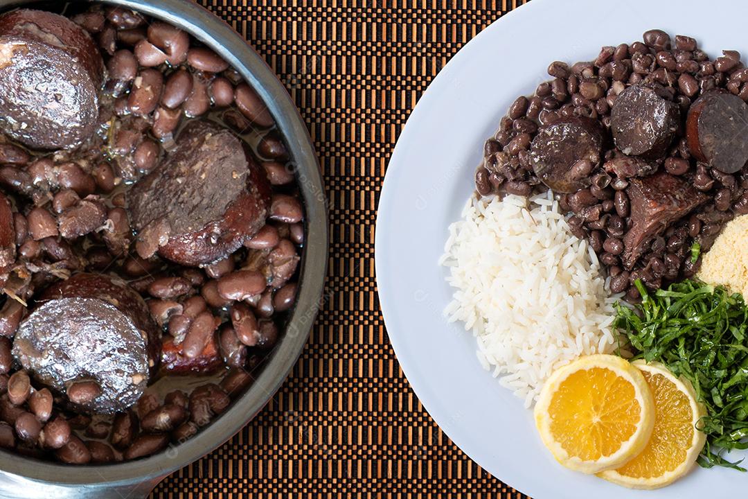 Feijoada Comida Tradicional Brasileira Vista do Topo Formato Ao ar Livre Imagem JPG