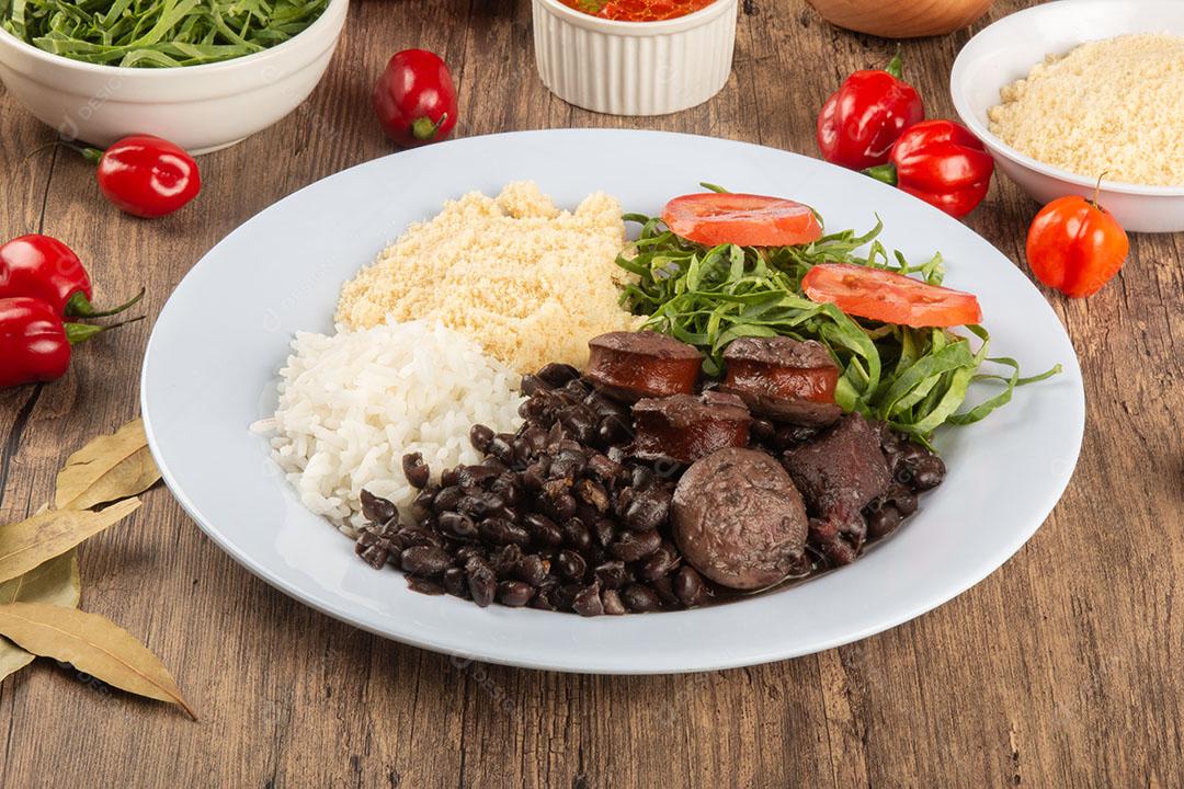 Feijoada Comida Tradicional Brasileira Vista do Topo Formato Imagem JPG
