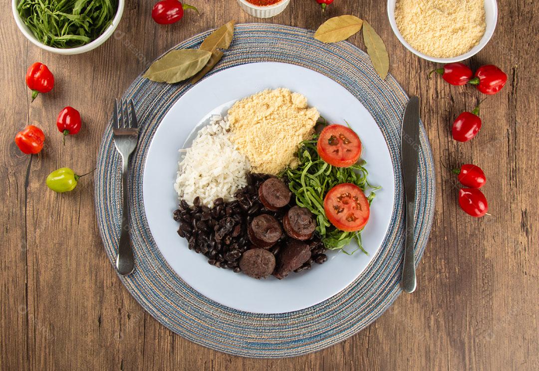 Feijoada Comida Tradicional Brasileira Vista do Topo Formato Imagem JPG