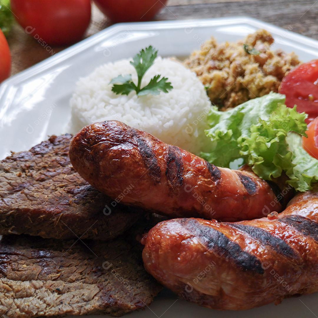 Prato de Comida de Churrasco Brasileiro Imagem JPG