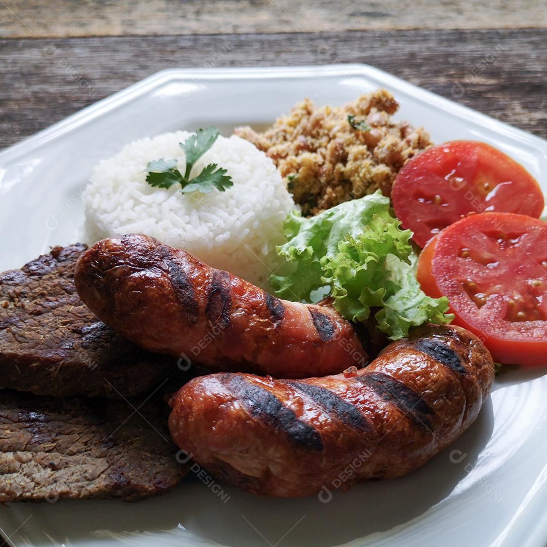 Prato de Comida de Churrasco Brasileiro Imagem JPG
