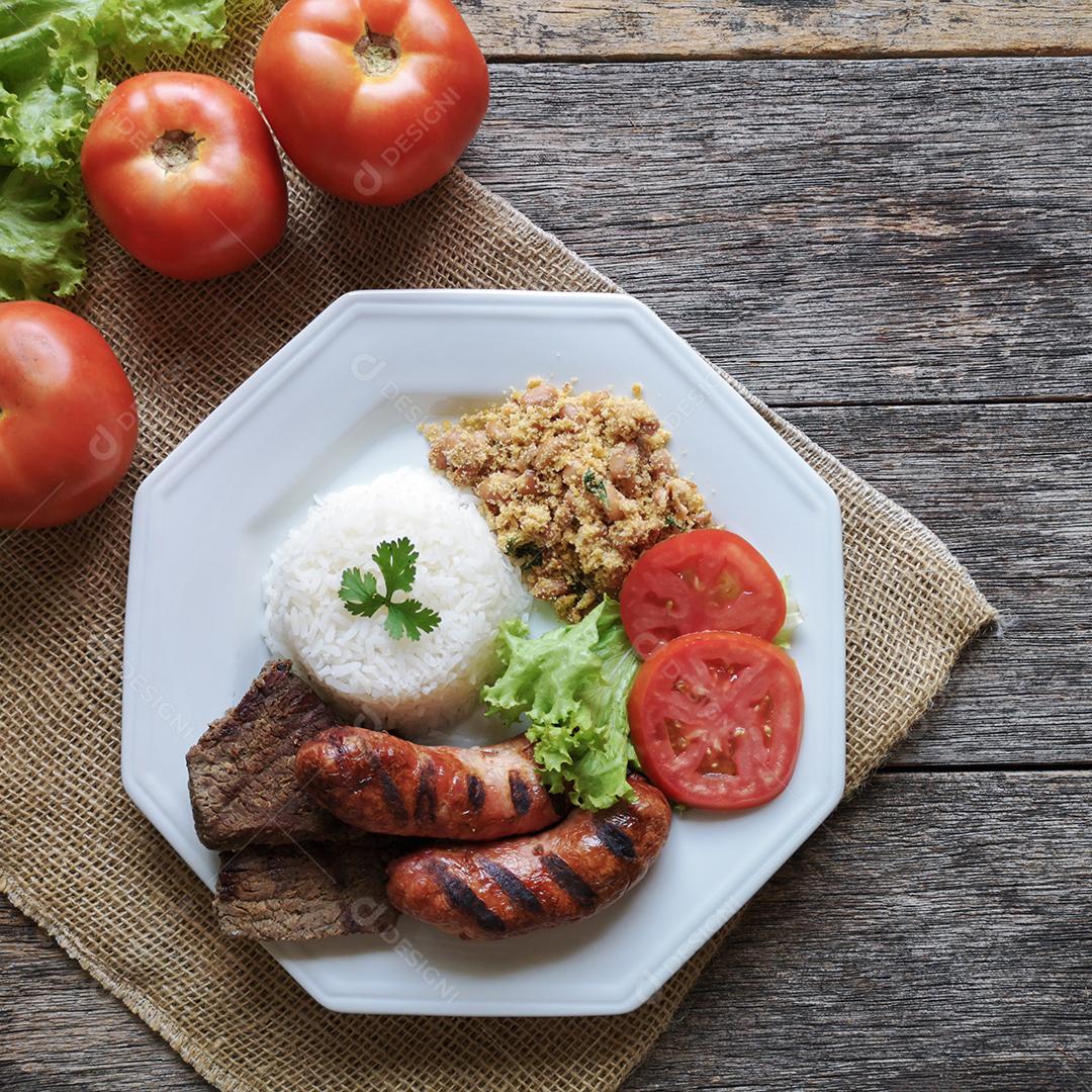 Prato de Comida de Churrasco Brasileiro Imagem JPG