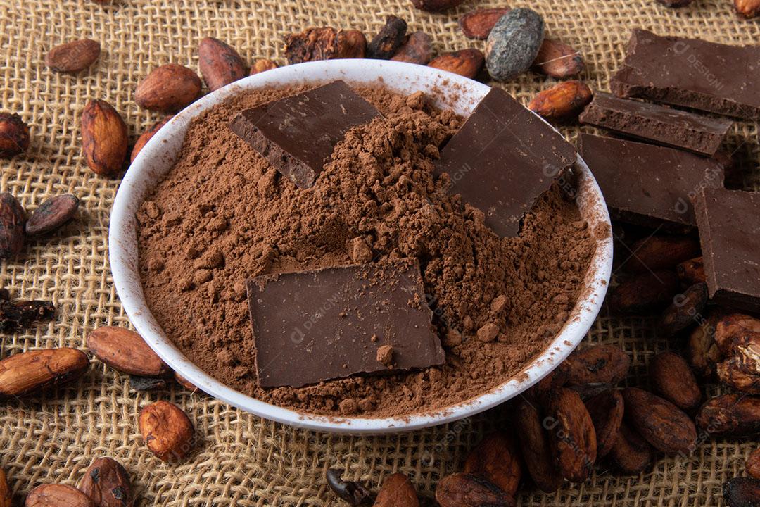 Cacau Em Pó Com Pedaços de Chocolate Em Grãos de Cacau Cru Imagem JPG