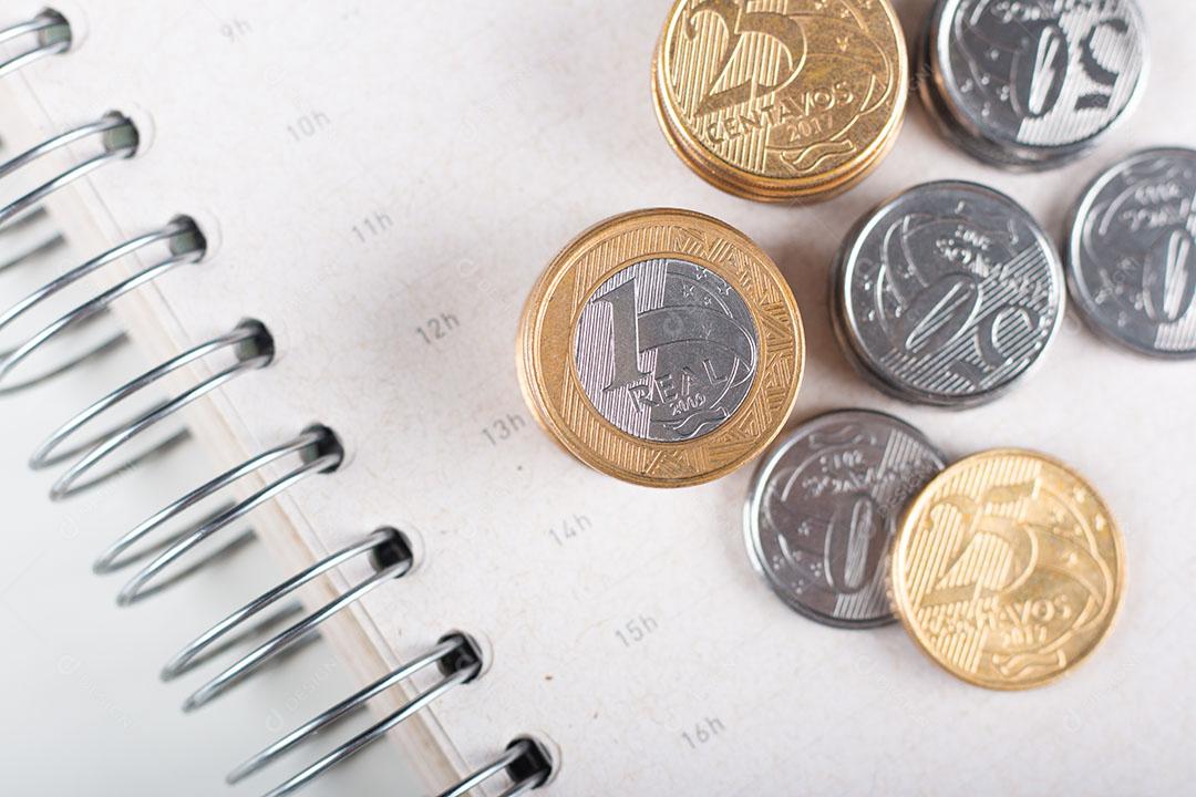 Bloco de Notas Com Moedas Reais Brasileiras Imagem JPG