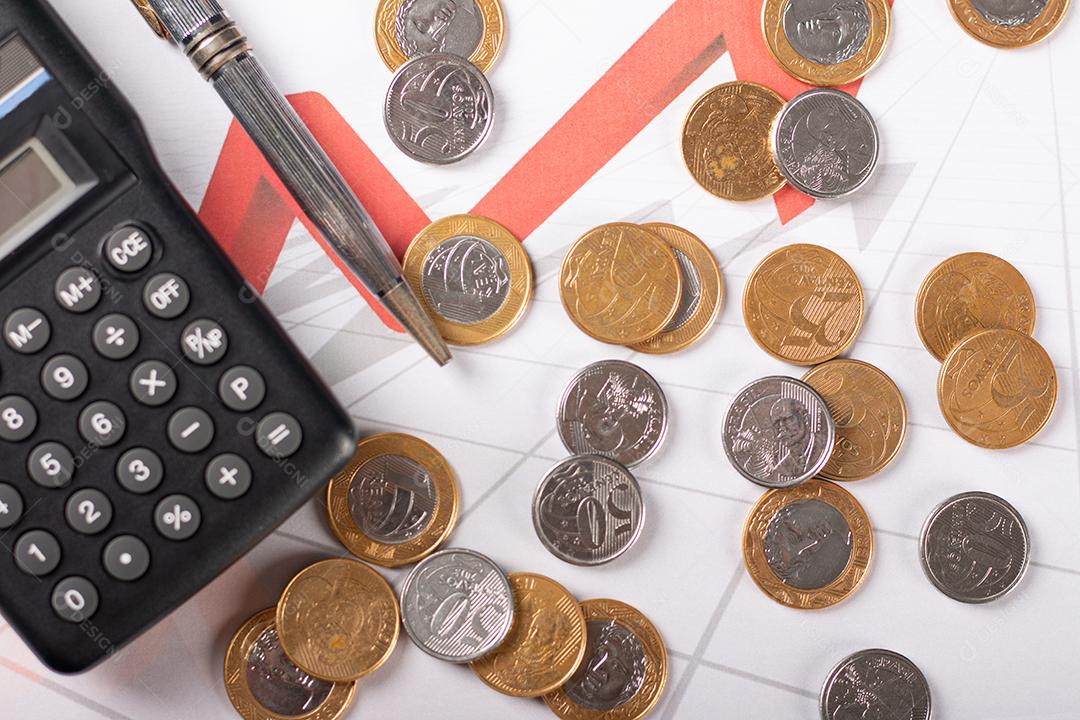 Gráfico Financeiro Com Moedas Brasileiras Calculadora e Caneta Imagem JPG