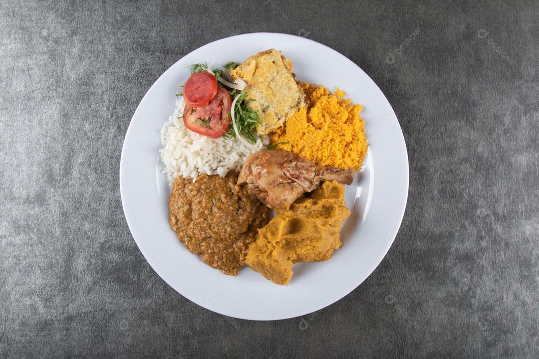 Foto Caruru Comida Típica Brasileira da Bahia Com Vista Superior de Fundo Branco