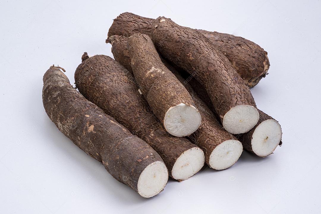 Mandioca Na Cesta Imagem JPG