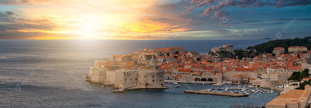 vista panorâmica da cidade de Dubrovnik na Croácia ao pôr do sol