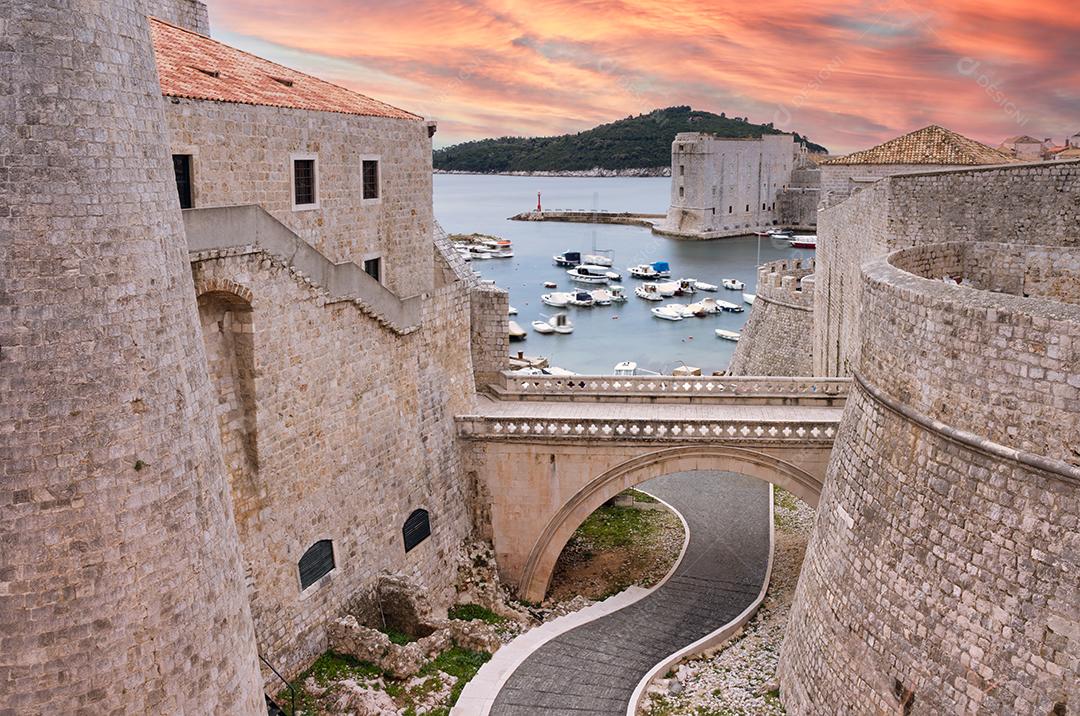 vista do muro da cidade de Dubrovnik Croácia