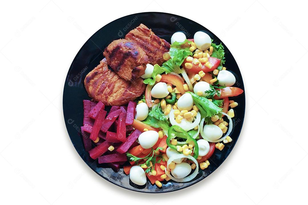 Prato de Comida Com Salada e Carne Isolado no Fundo Branco Imagem JPG