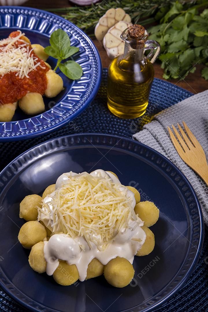 Comida nhoque calabresa e frango Imagem JPG