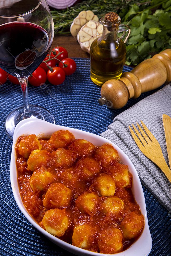 Comida nhoque calabresa e frango Imagem JPG