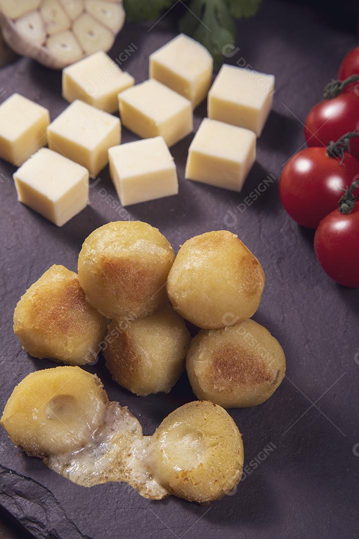 Comida nhoque calabresa e frango Imagem JPG