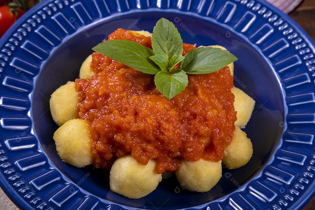 Comida nhoque calabresa e frango Imagem JPG