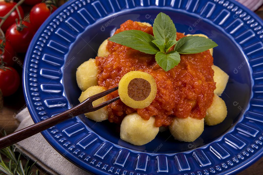 Comida nhoque calabresa e frango Imagem JPG