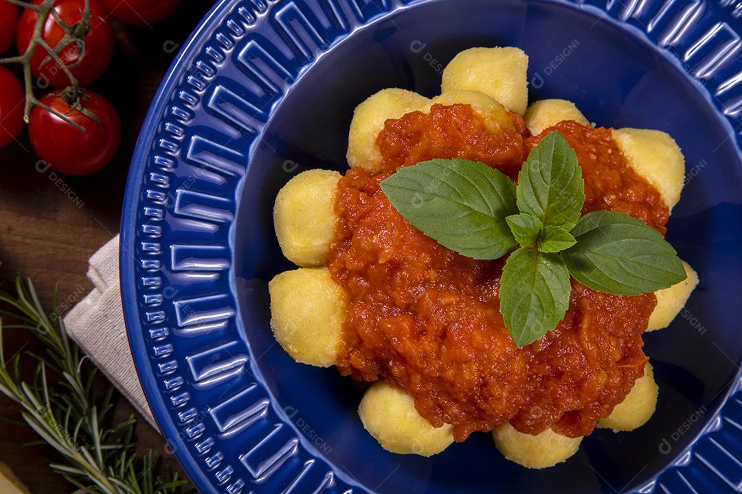 Comida nhoque calabresa e frango Imagem JPG