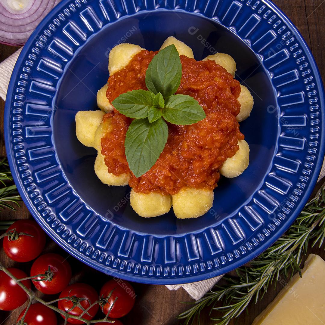 Comida nhoque calabresa e frango Imagem JPG