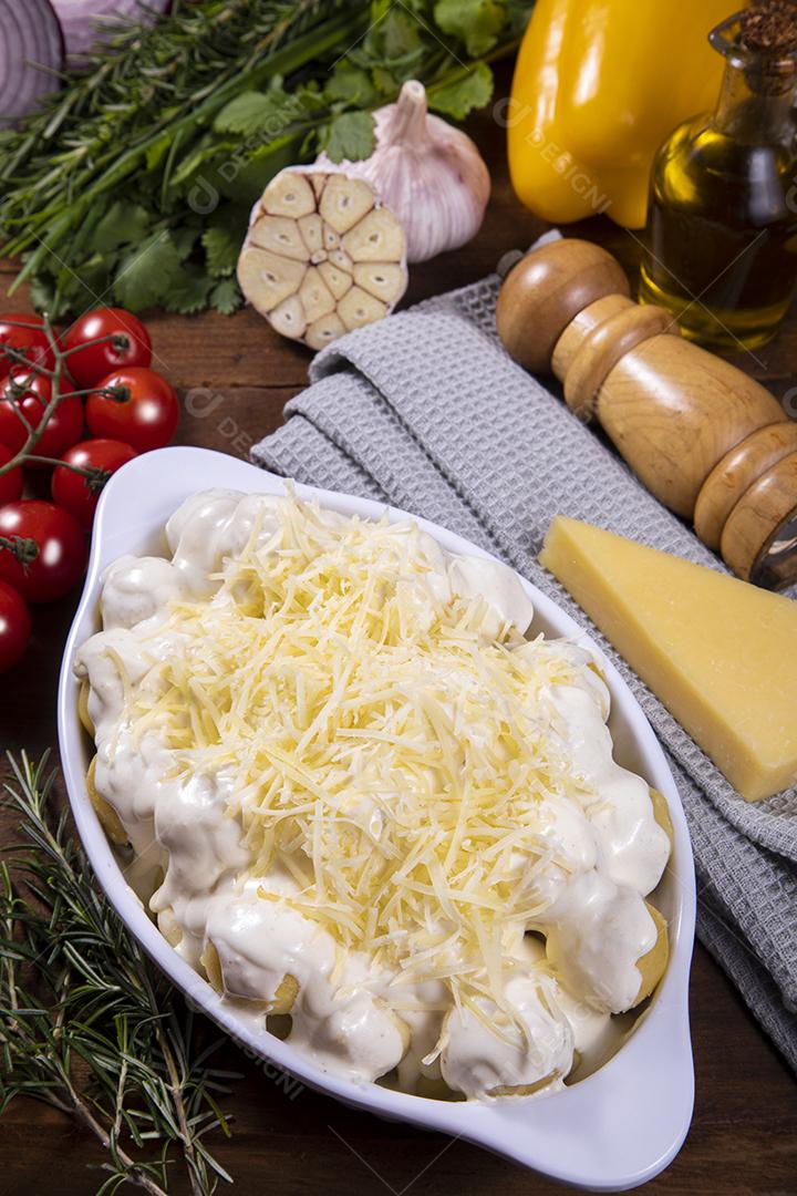 Comida nhoque calabresa e frango Imagem JPG