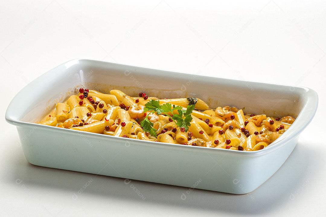 Macarrão Penne Com Camarão Frito e Pimentão Vermelho Prato Picante Imagem JPG