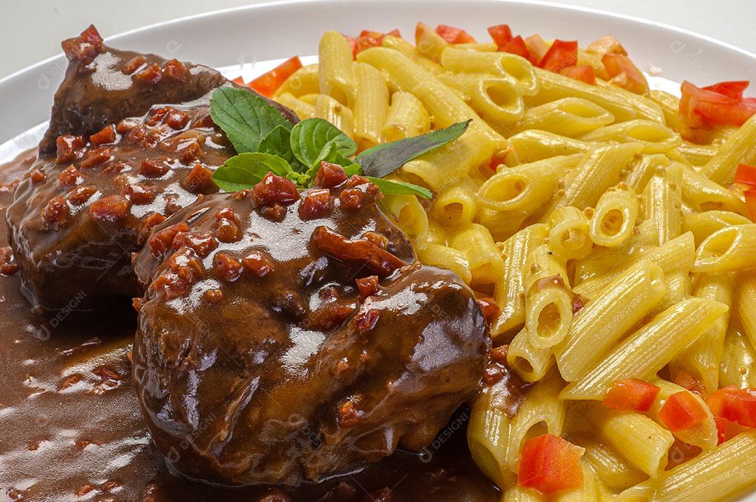 Macarrão Penne Com Rosbife e Bacon Imagem JPG