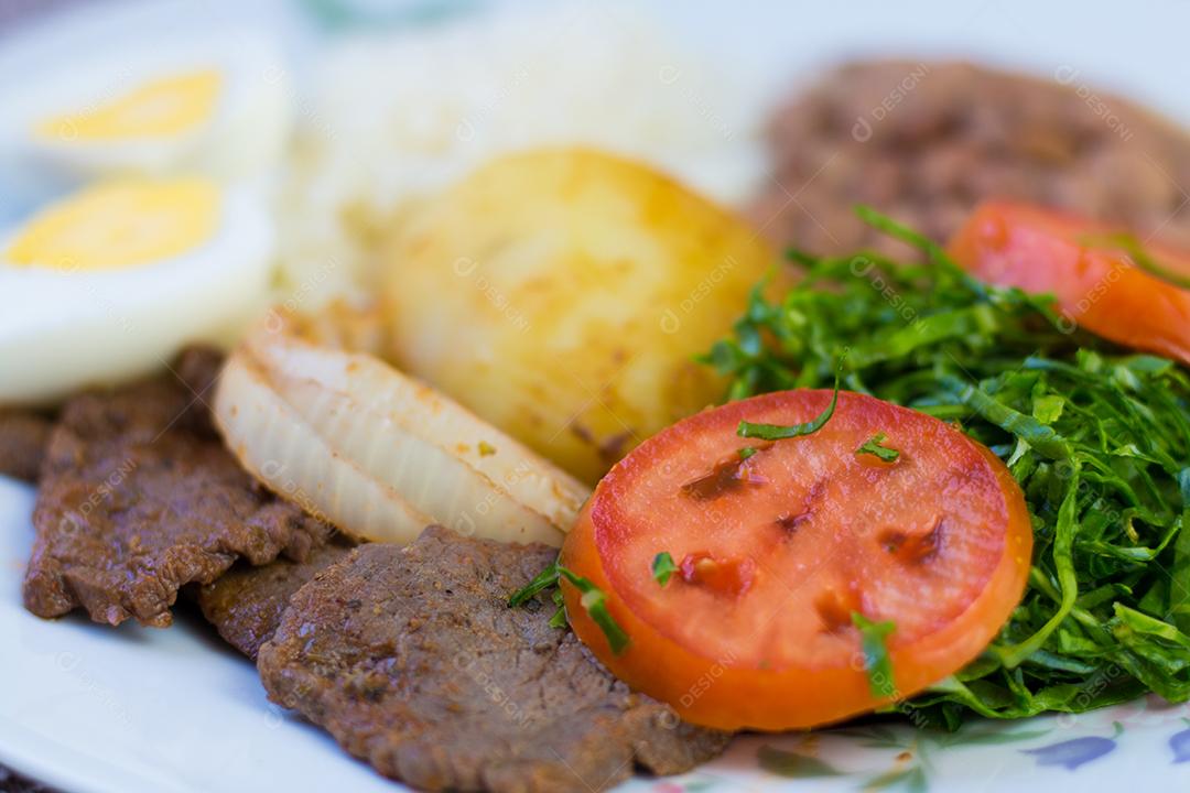 Prato de Comida Tradicional Brasileira Imagem JPG