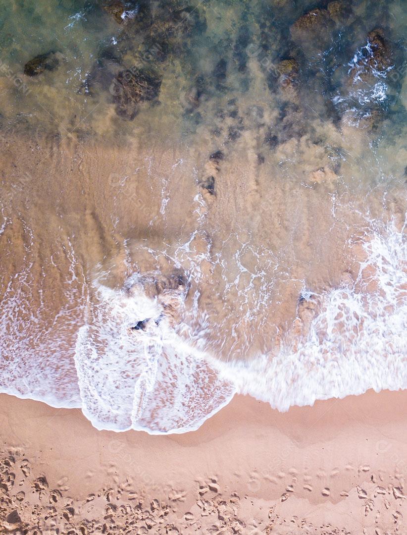 Foto de Drone de Vista Aérea das Ondas da Praia Imagem JPG