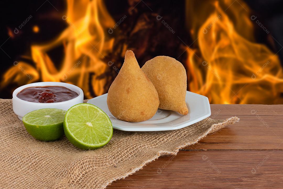 Coxinha Comida Brasileira Frita Tradicional Com Frango Imagem JPG