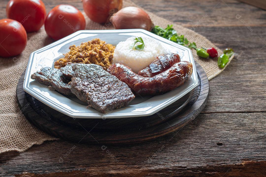 Prato de Comida Com Churrasco Comida Brasileira Imagem JPG